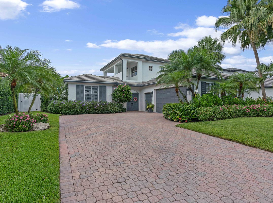 Golf Course Views in Admirals Cove
