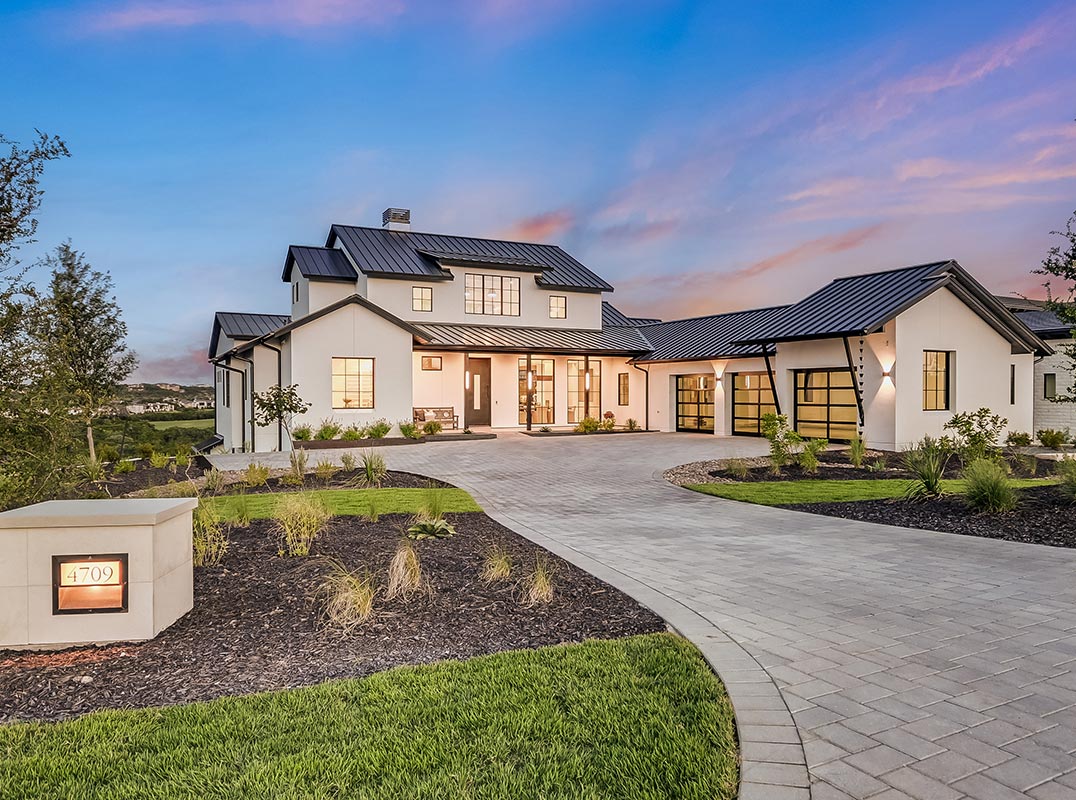 Alluring Amarra Masterpiece