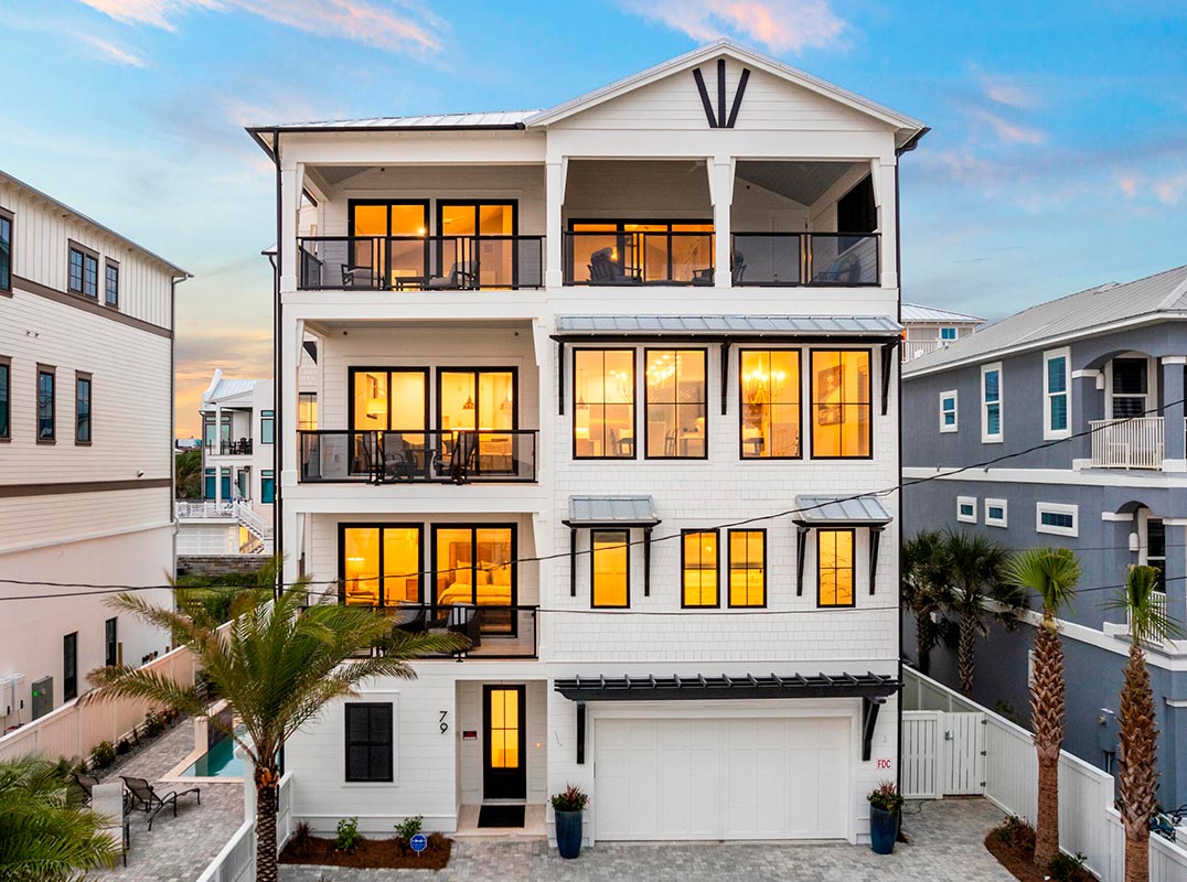  Perfectly Situated One Tier Back From The Gulf. 