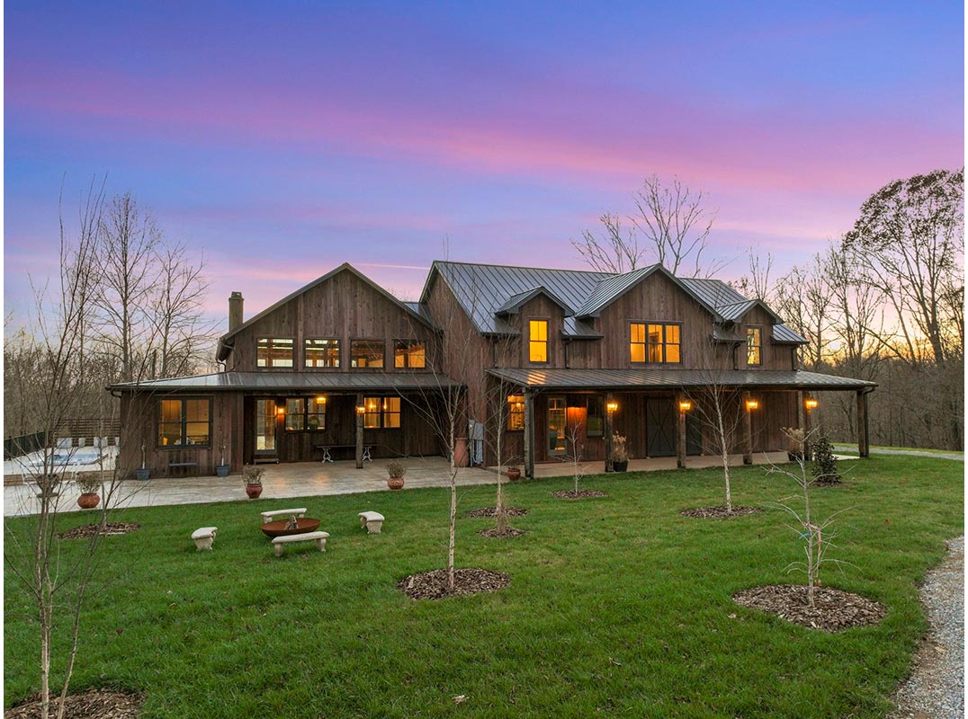 Exquisite 7 Acre Hilltop Retreat