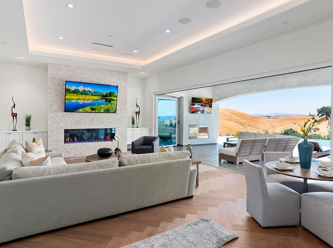Sensational Newer Construction Contemporary in Blackhawk