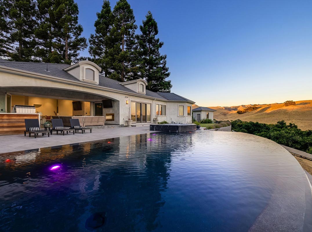 Sensational Newer Construction Contemporary in Blackhawk