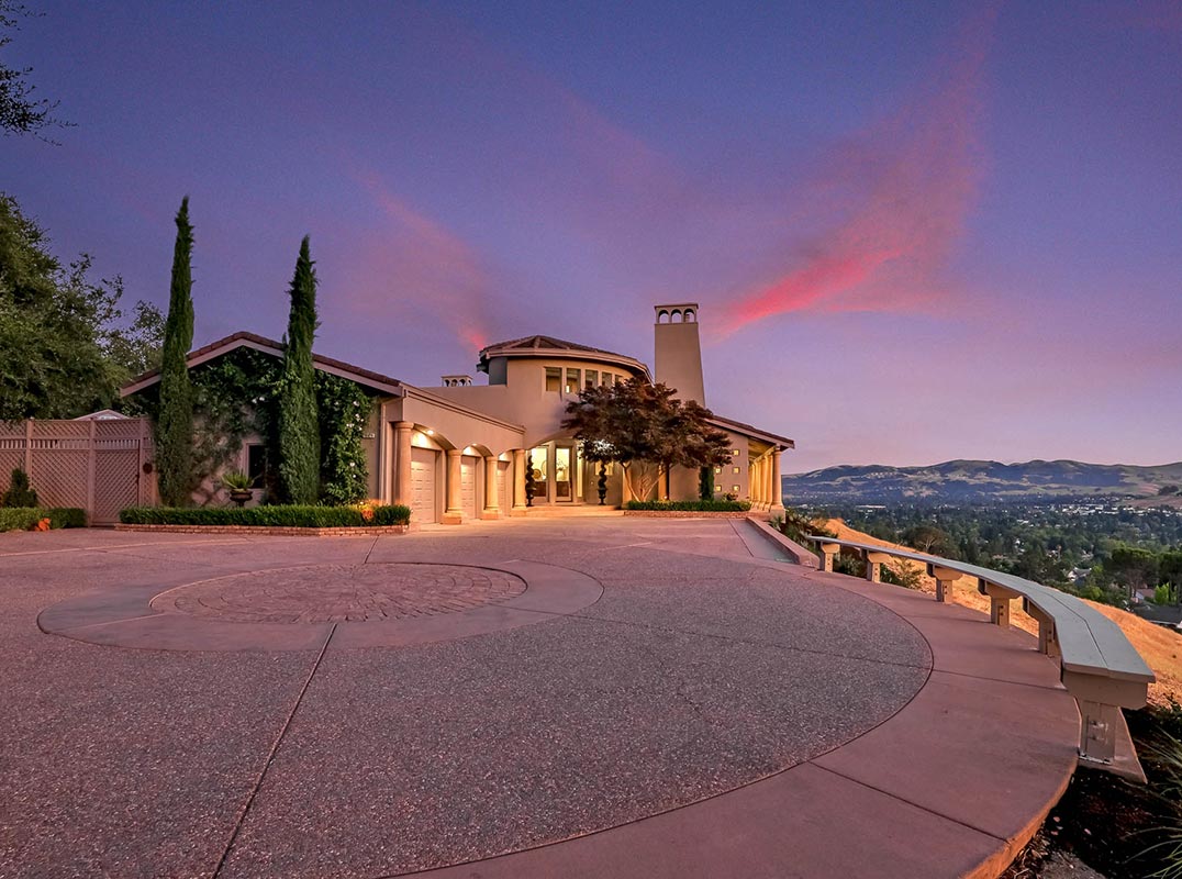 Luxurious Custom-Built Home in the Heart of Danville