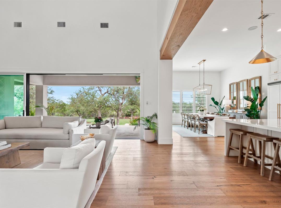Sprawling Texas Hill Country Estate in Belvedere with Luxurious Amenities