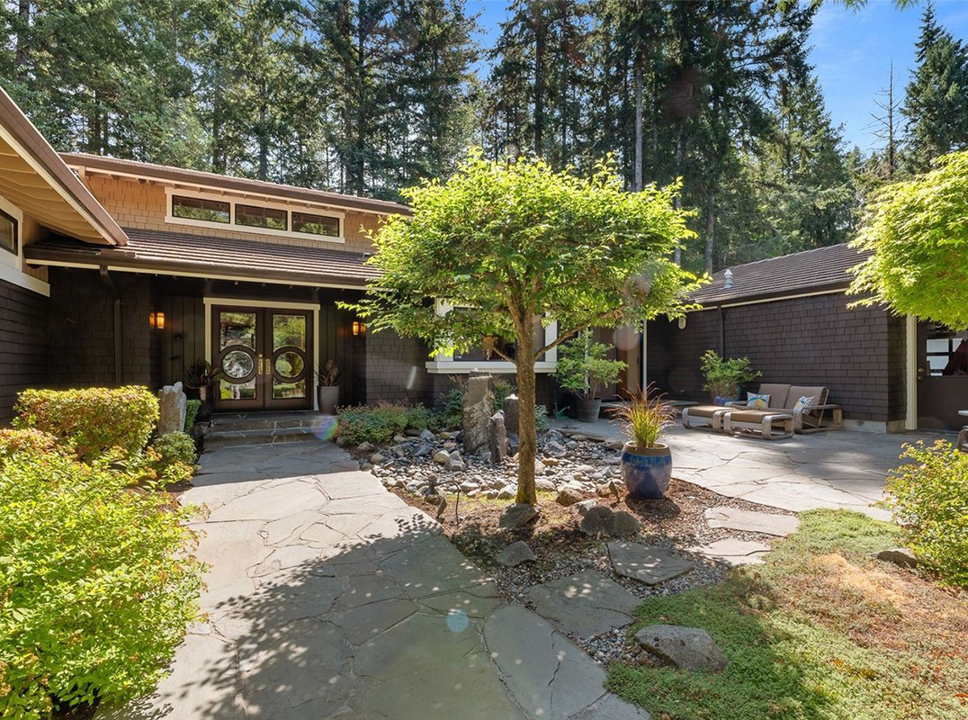 Beautiful NW Contemporary