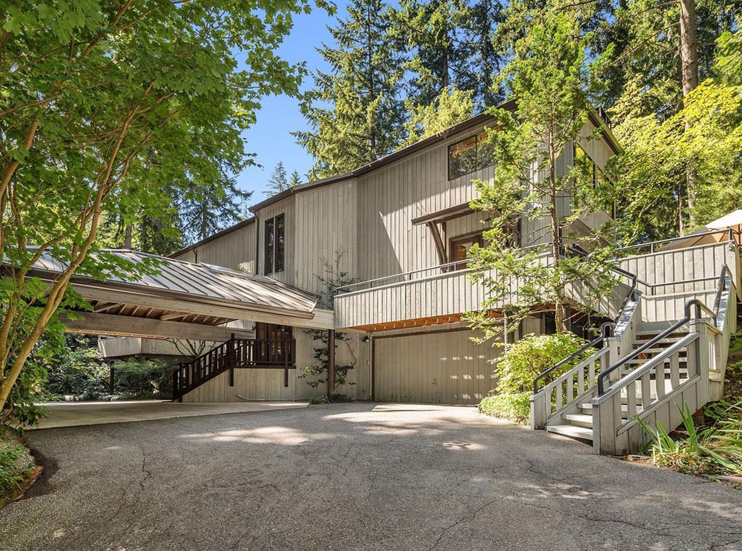 Bridle Trails Contemporary Oasis