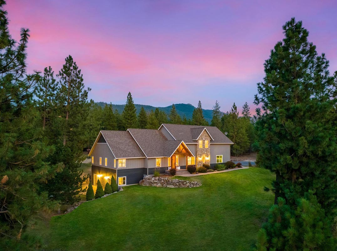Trails End Acreage Estate