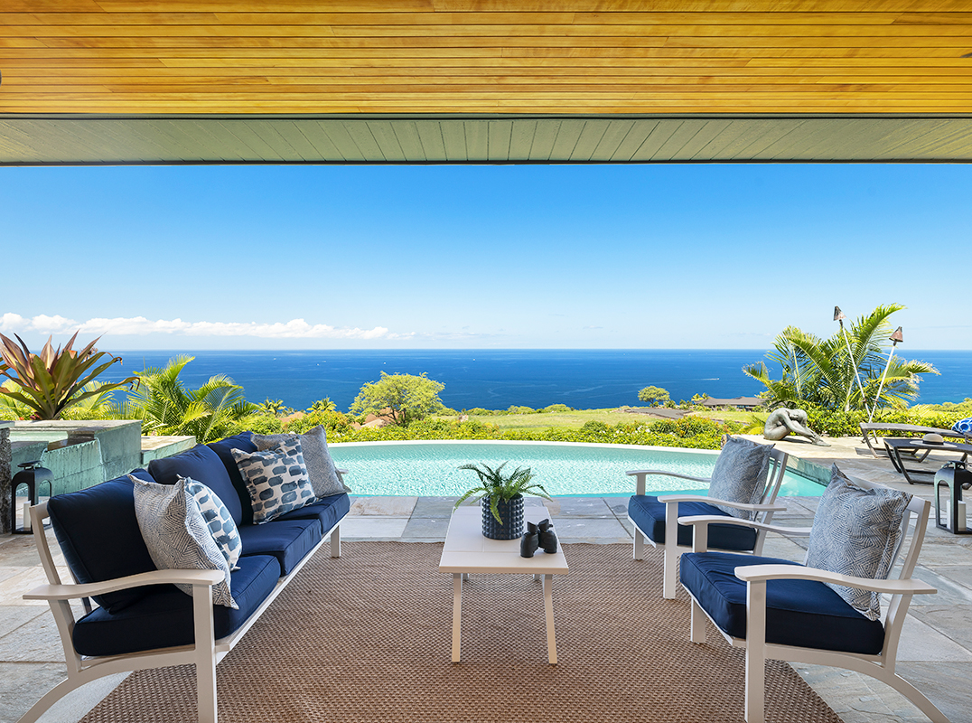 Luxury Living at Hokuli‘a Residence 150 