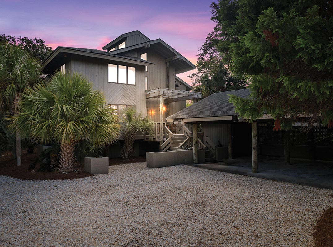 Renovated Beach House Steps from Seabrook's reowned 