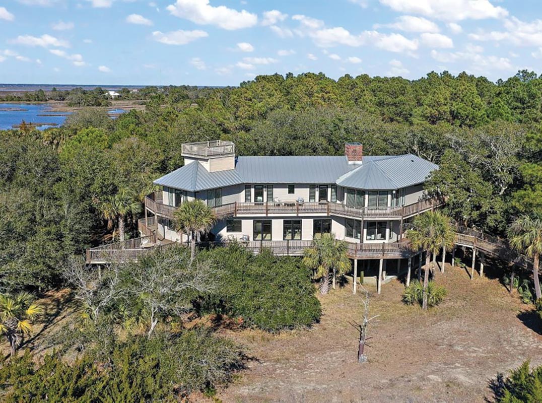 Remodeled Extraordinary Estate that Exceeds Expectations of Luxury