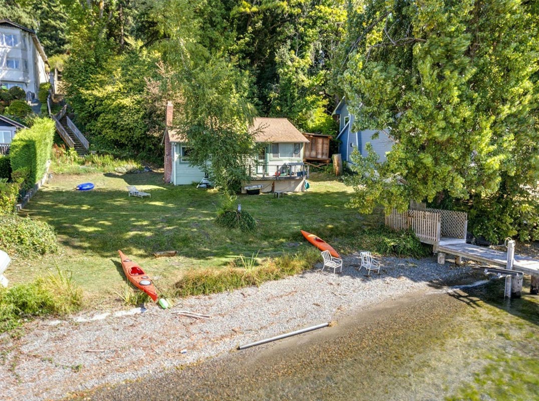 Holmes Point Waterfront Sub-Dividable Plot