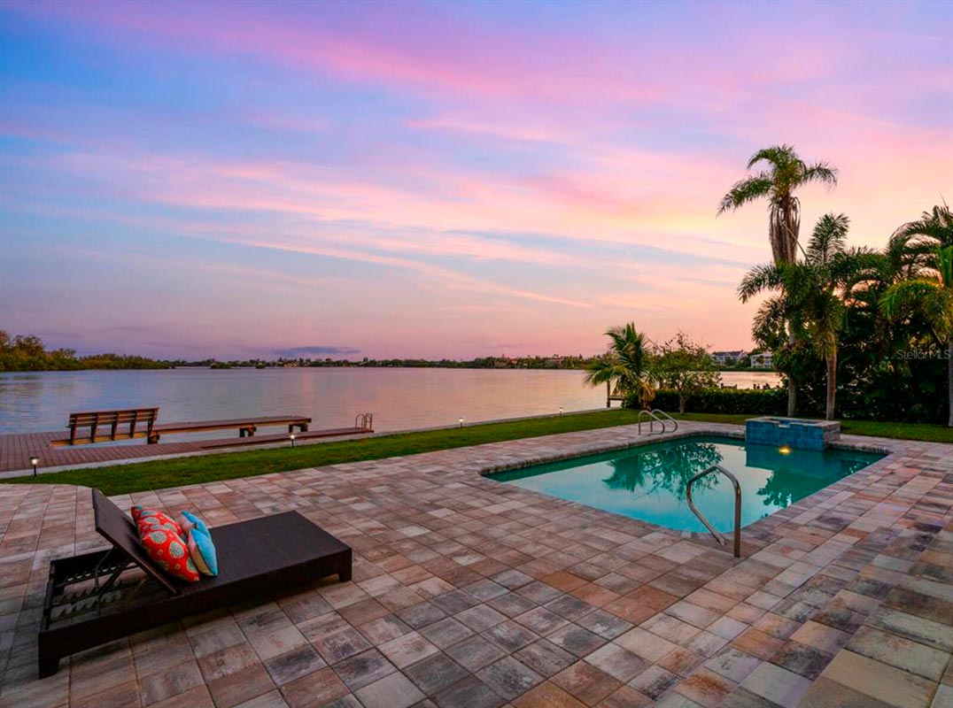 Spectacular Bay Front Living On Siesta Key