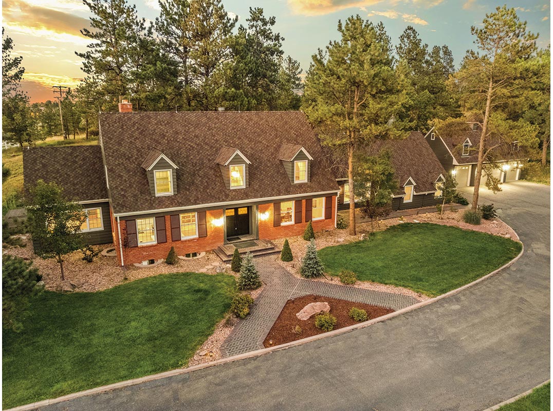 Iconic Vestal Mansion In The Heart Of Parker