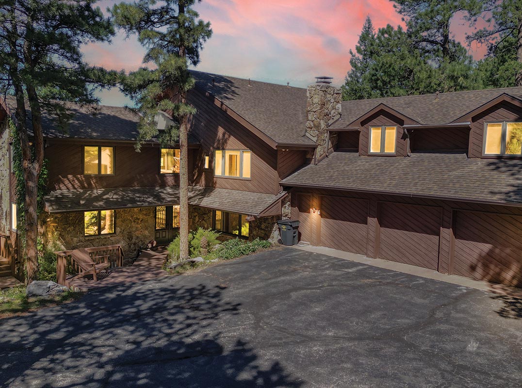 11+ Acre Equestrian Estate Close To Town