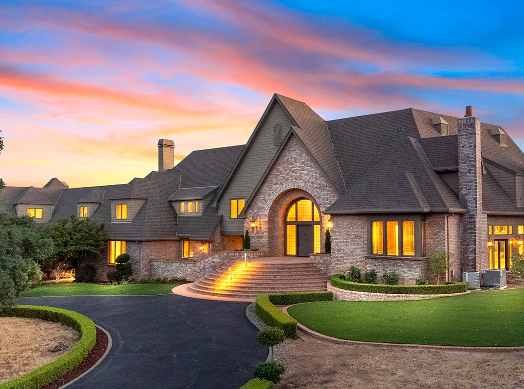10-Acre Hilltop Estate With Breathtaking Views