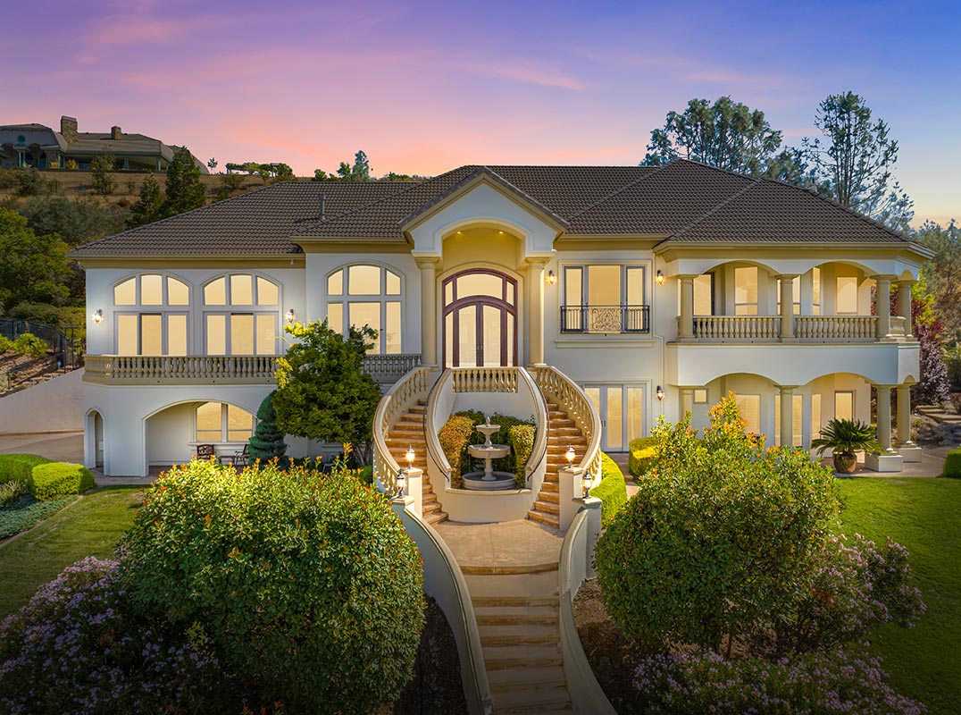 Panoramic Folsom Lake Views!