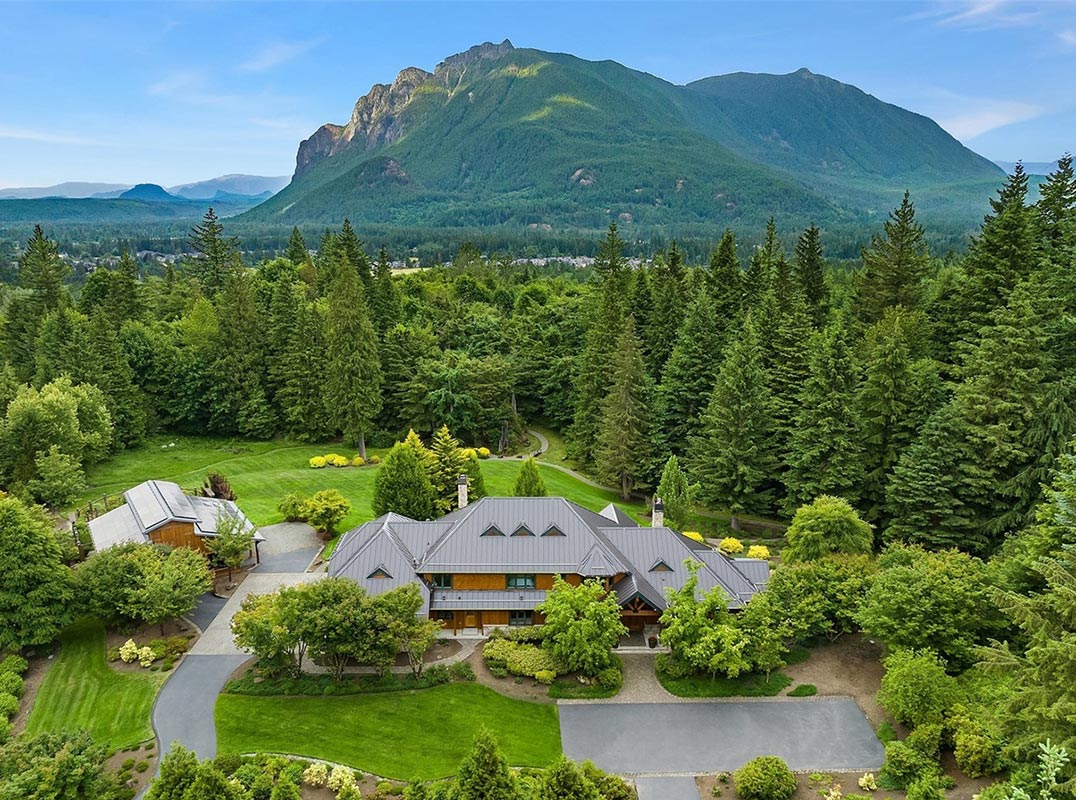 North Bend Acreage Estate Masterpiece Look-Out
