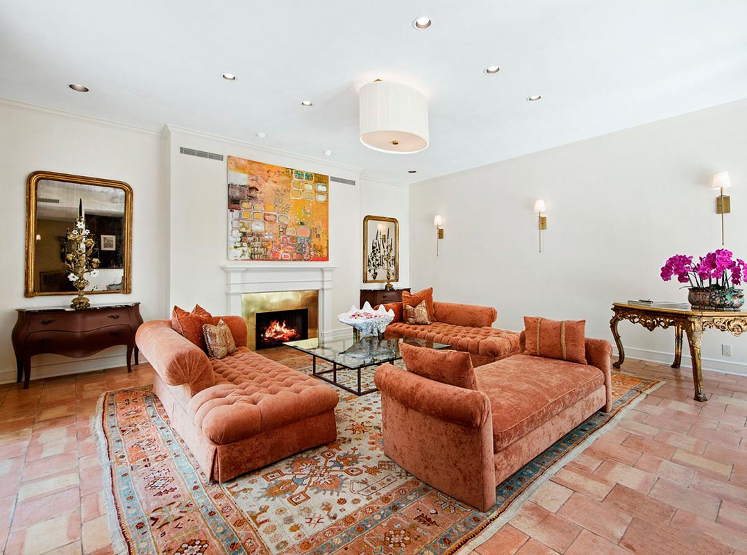 Your Spacious Parisian Pied-A-Terre In The Heart Of Alamo Heights. 