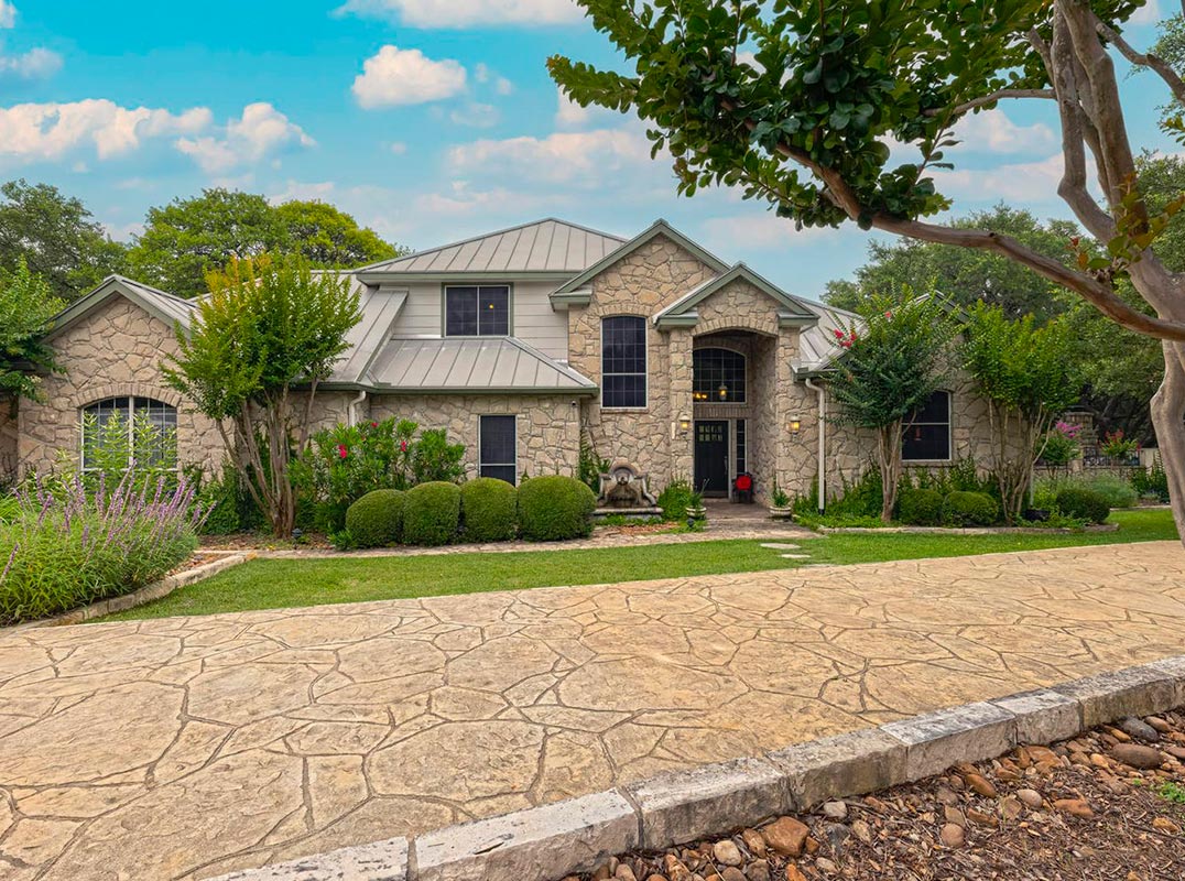 Beautiful Home With Tons Of Mature Oaks