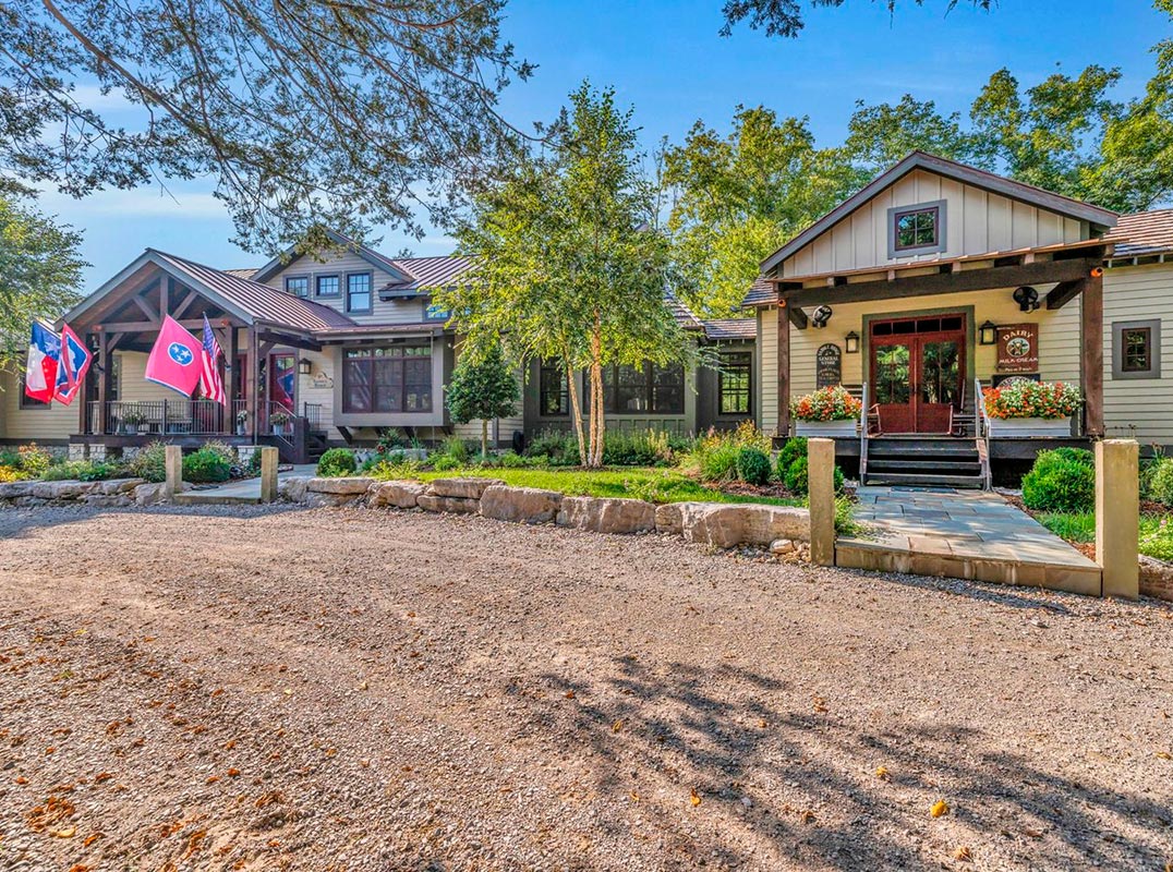 A Stunning Luxury Timber Frame Construction Home In The Heart Of Blue Creek