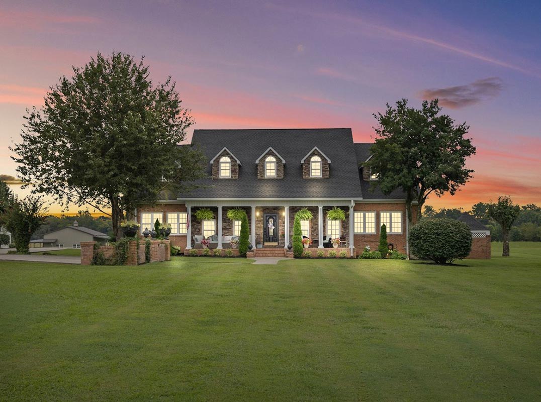 Welcome To This Riverbend Country Club Home