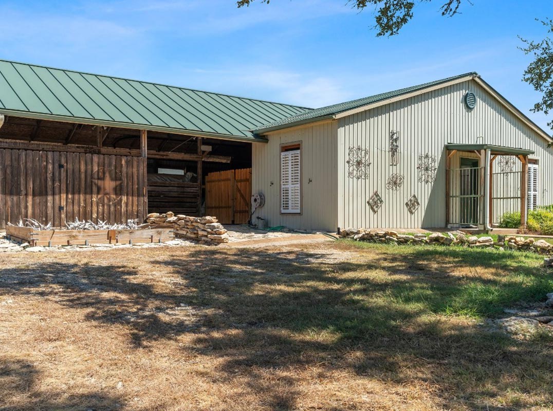 Experience The Epitome Of Countryside Luxury -- 25 AC Ranchette 