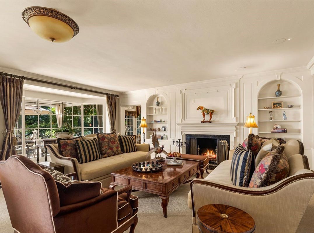LHM Greater Seattle - Lakewood Elizabeth Ayers Waterfront Masterpiece