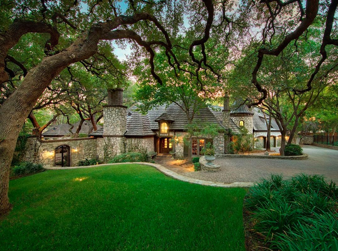 French Chateau Is Nothing Short Of Spectacular