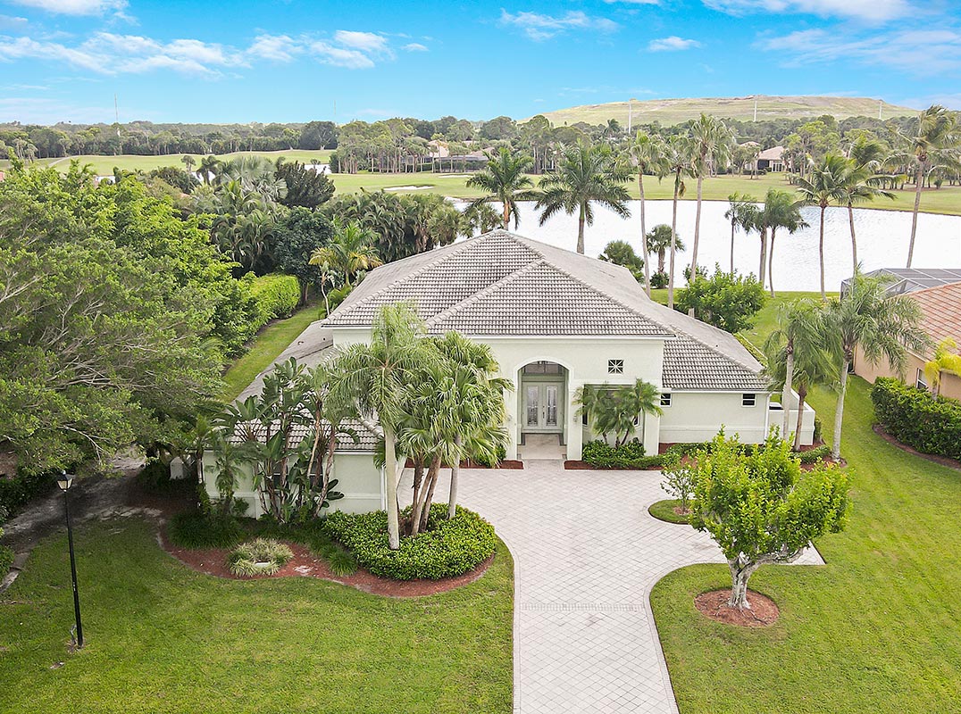 LHM The Palm Beaches Exquisite Estate With a Separate Guest House