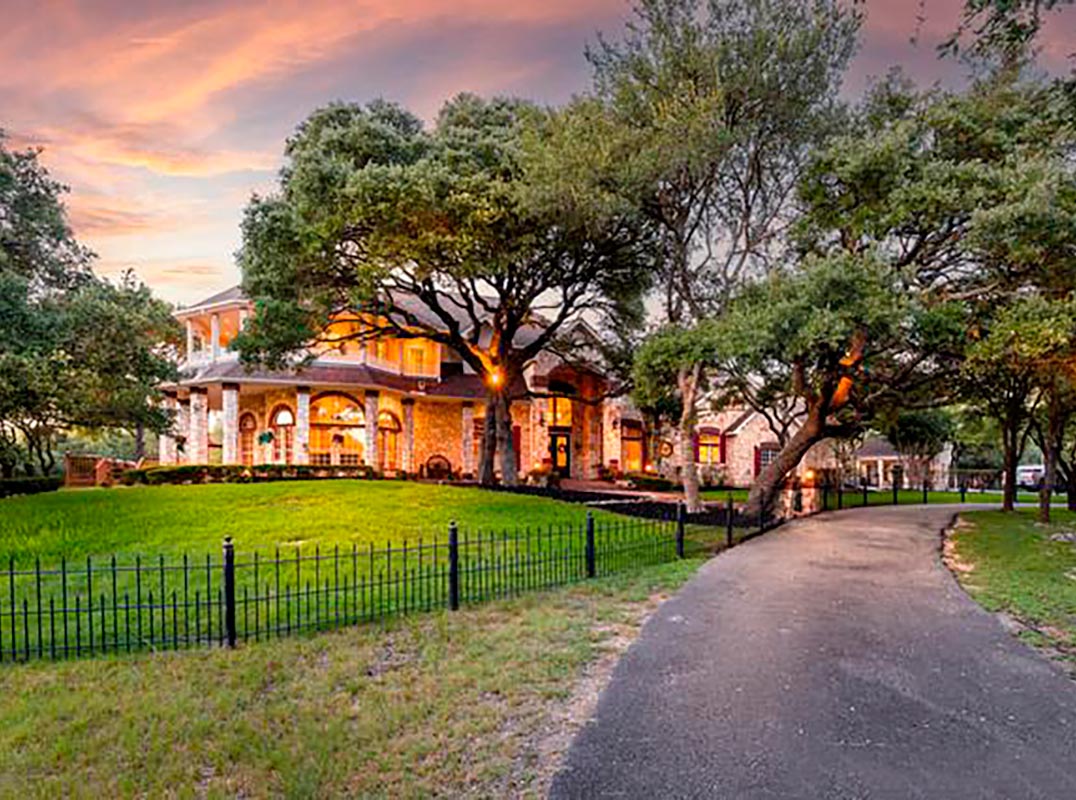 Grand Estate In Fair Oaks Ranch