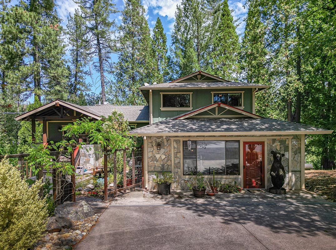 Tahoe Style Home on Lakefront Parcel