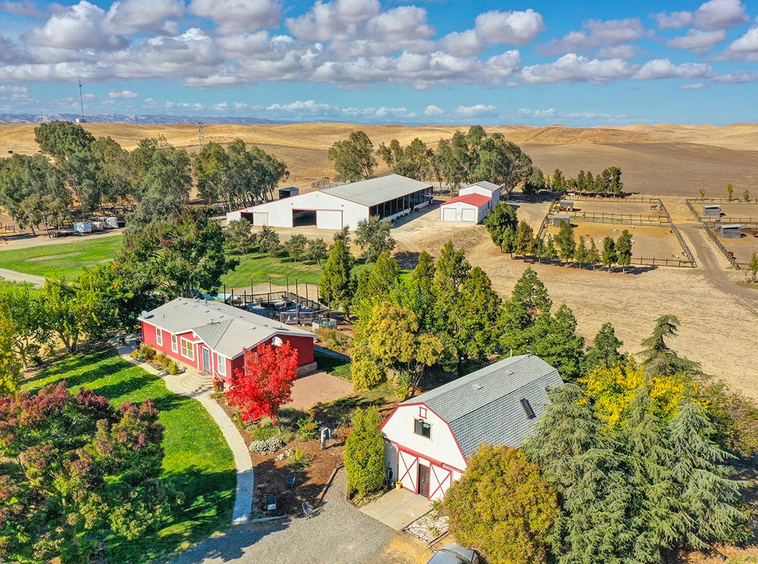 Stately Equestrian Property on 106 Acres