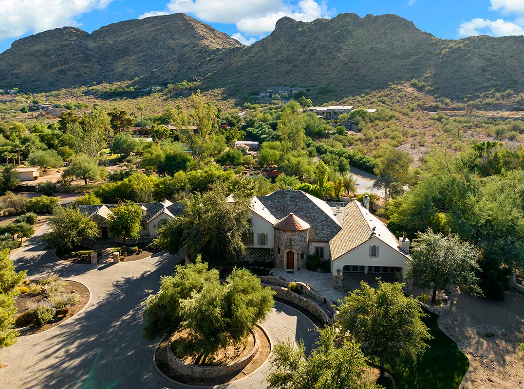 Immerse Yourself In Luxury On This Exclusive 4.3 Acre Sanctuary