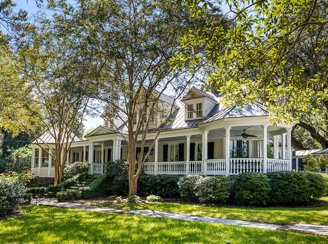 LHM Charleston Stunning Summerville estate sits on a 1.5 acres in the Historic District