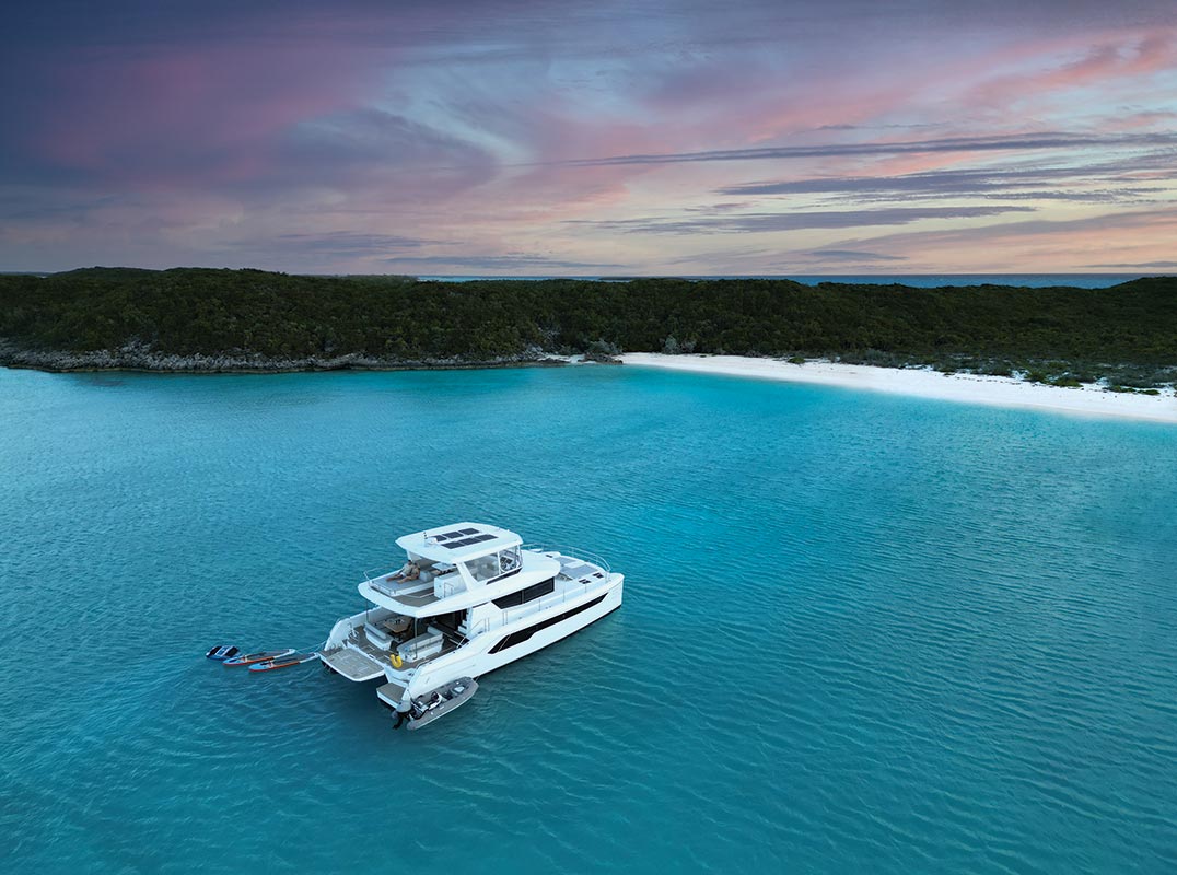 Charter Bahamas Luxury Yacht 