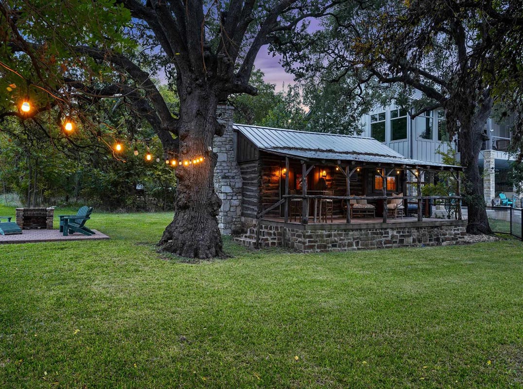 LHM San Antonio Historic Cabin in Kingsland on Lake LBJ