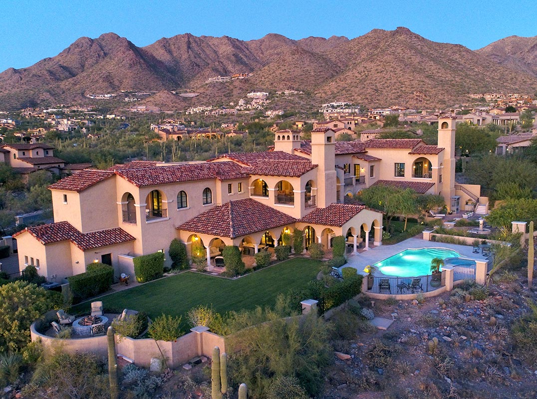 Extraordinary Estate With Majestic Mountain Backdrop
