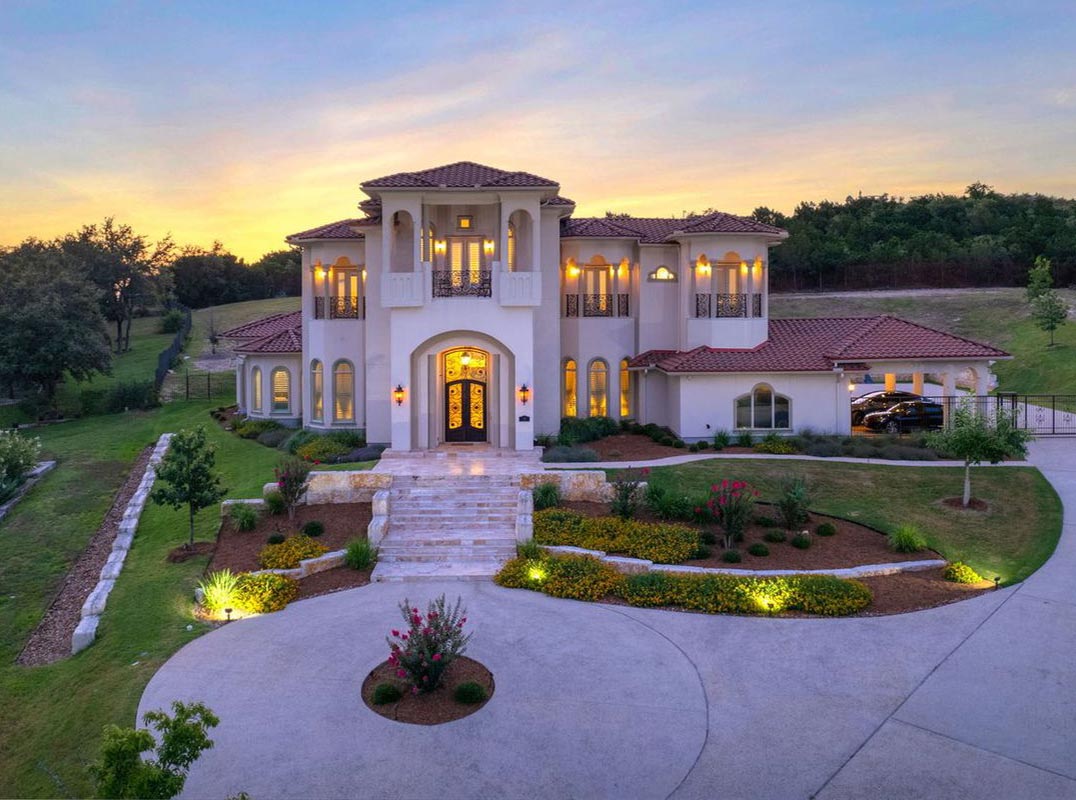 Ultra Luxurious Modernday Mansion 