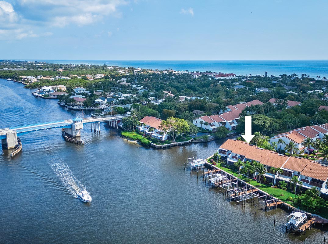 Waterfront Luxury Townhome with a Private 40 ft Dock
