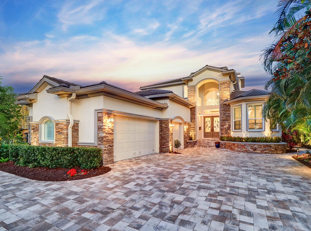 Waterfront Oasis with private dock in St. Petersburg