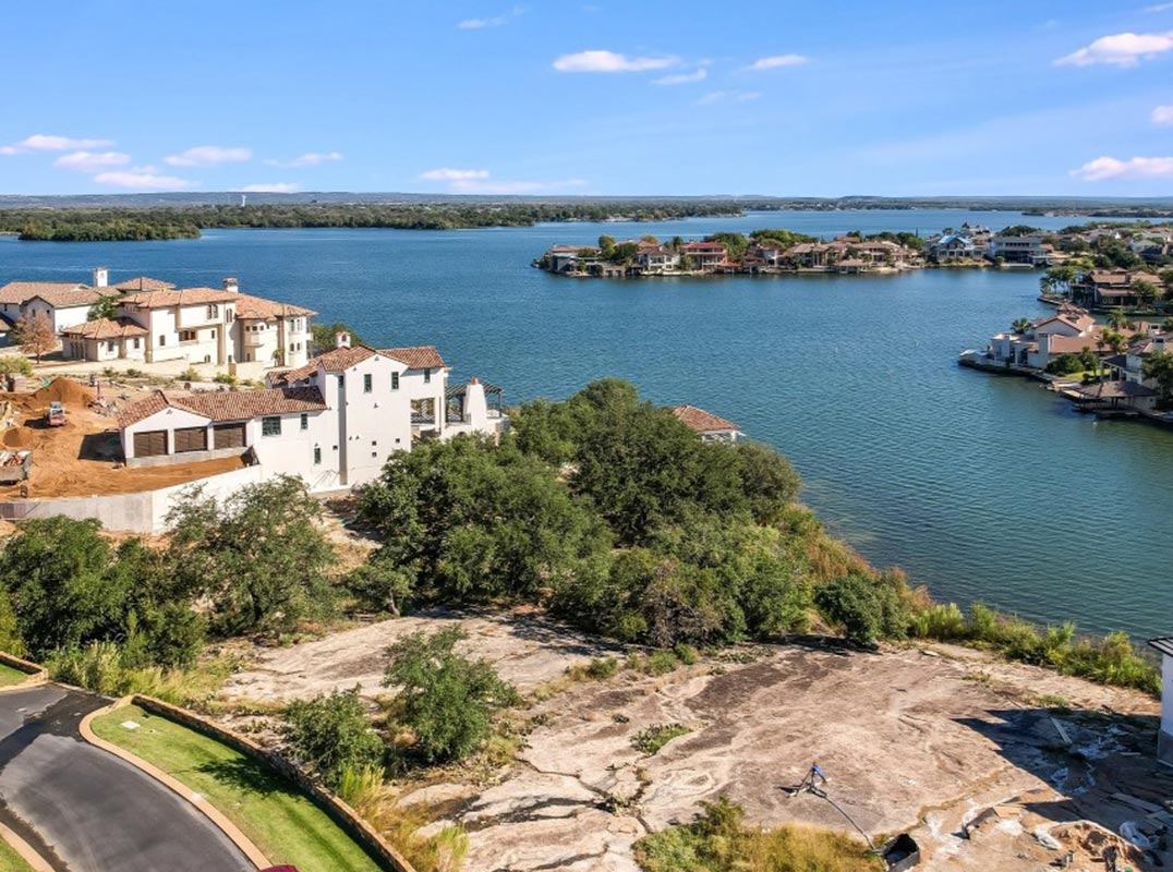 Luxury Waterfront Homesite