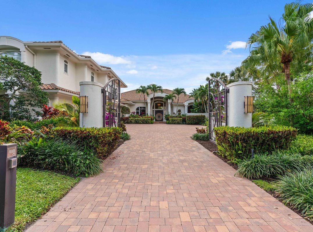 Welcome to Your Slice of Paradise in Admirals Cove!
