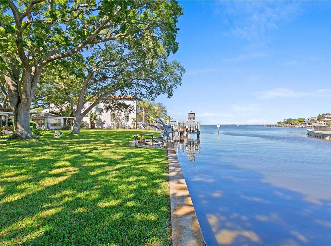 WIDE CANAL • 73 X 142 BUILDABLE LOT