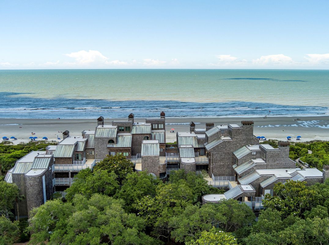 Welcome to This Beautifully Updated Third-Floor Villa