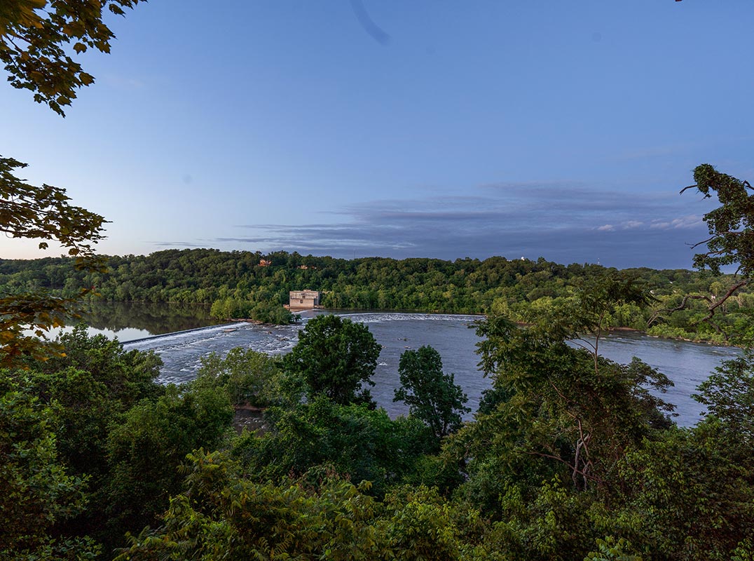 Riverfront Estate of Uncompromising Luxury