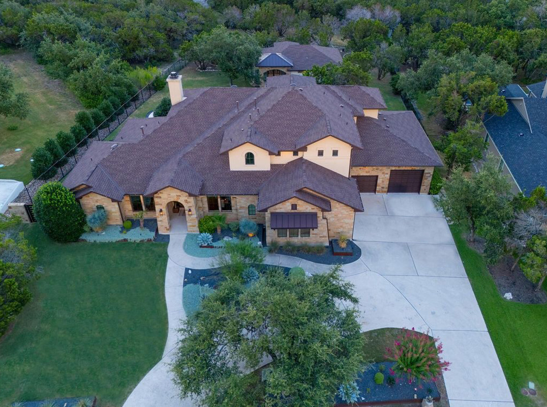 Elegant Home In Gated Canyons At Lake Travis