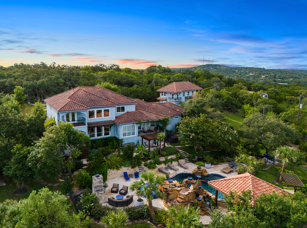 Elegant Hilltop Estate With Panoramic Views On 8 Unrestricted Acres