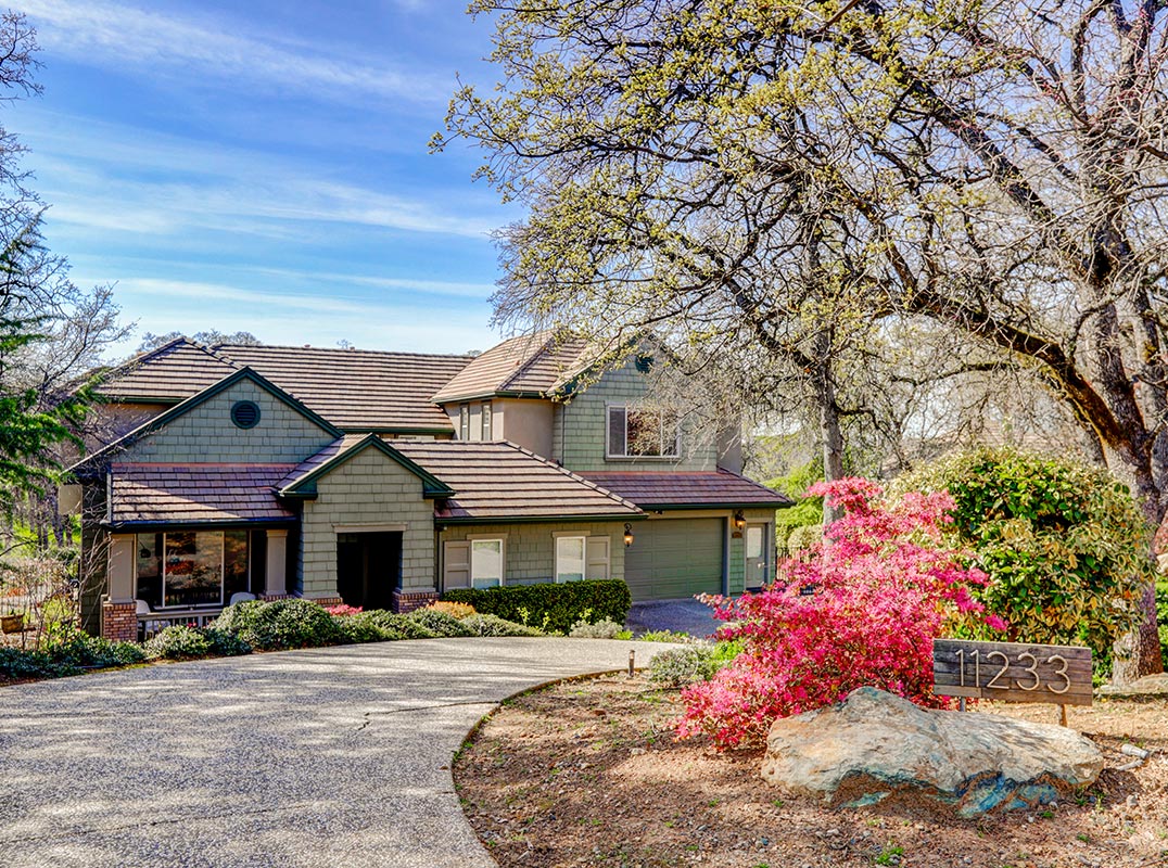 Contemporary Home In Deer Ridge Estates