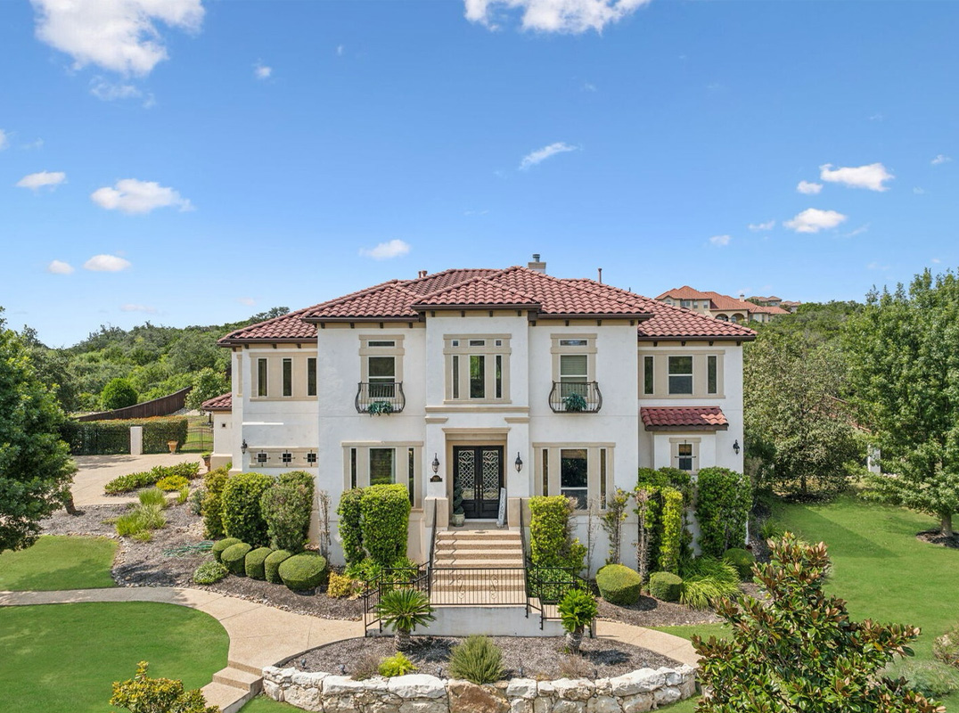 Elegance and Comfort On An Acre And A Half In Helotes