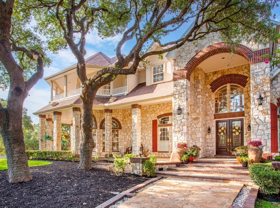 Grand Estate In Fair Oaks Ranch On 6.6 Acres